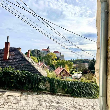 Sarlo Utcai Haz * Veszprem