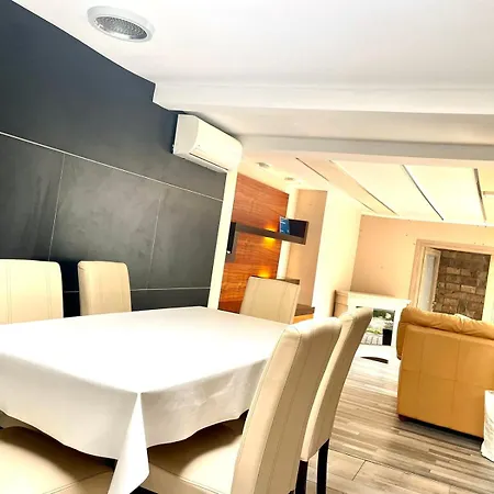 Sarlo Utcai Haz * ヴェスプレーム