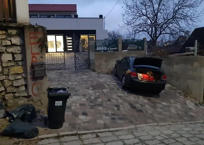 Sarlo Utcai Haz ヴェスプレーム